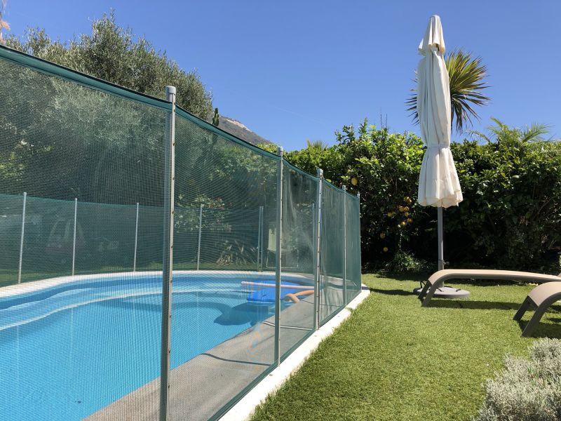 Mesh Fence with Childproof Lock
